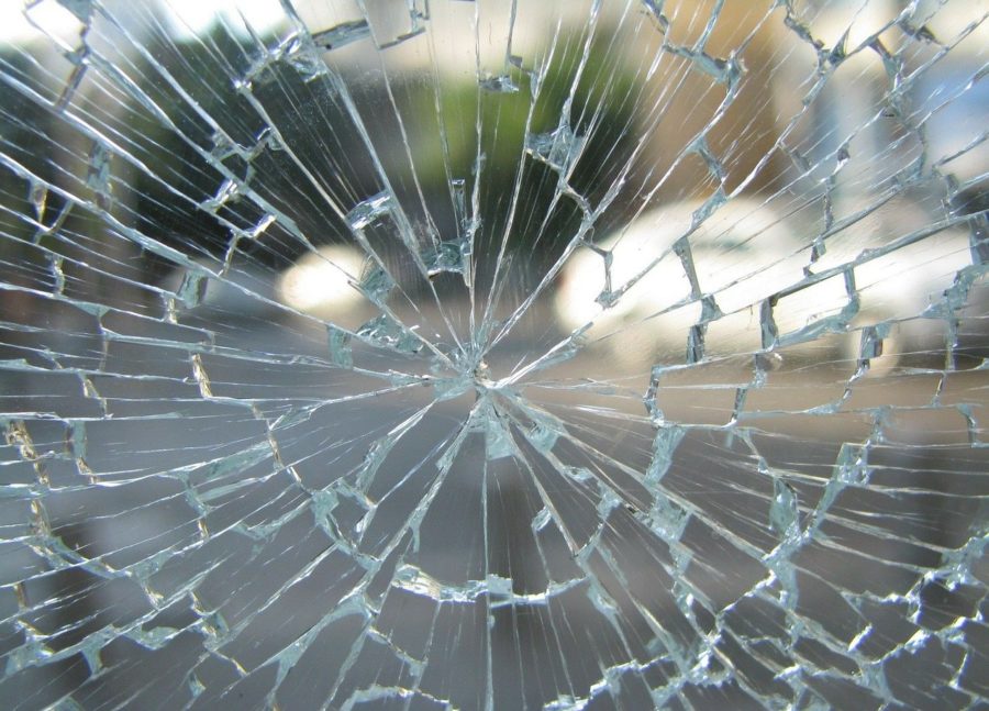 Driving with a Cracked Windscreen: Law & Safety