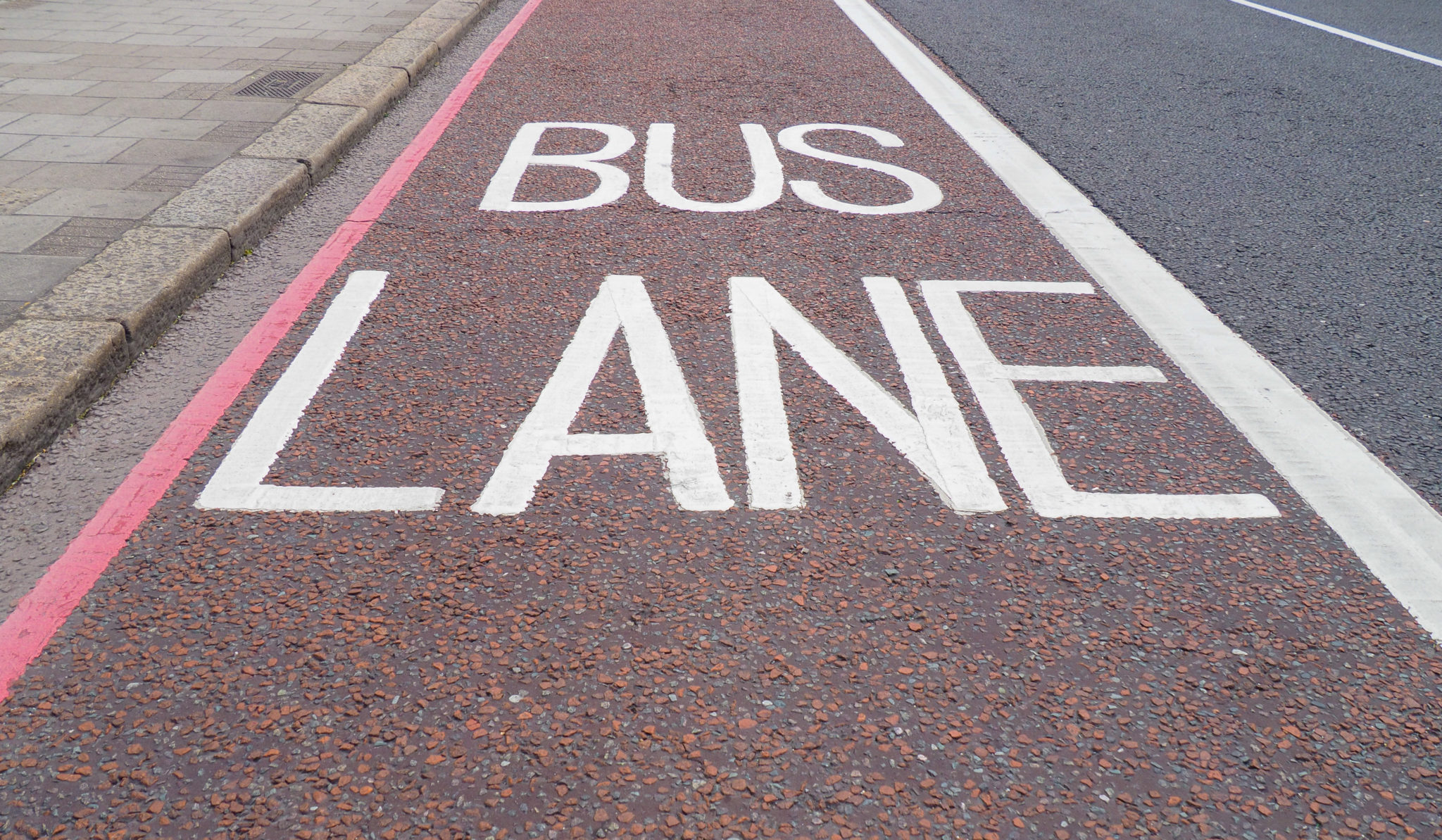 when-can-you-drive-in-a-bus-lane-markings-signs-go-girl