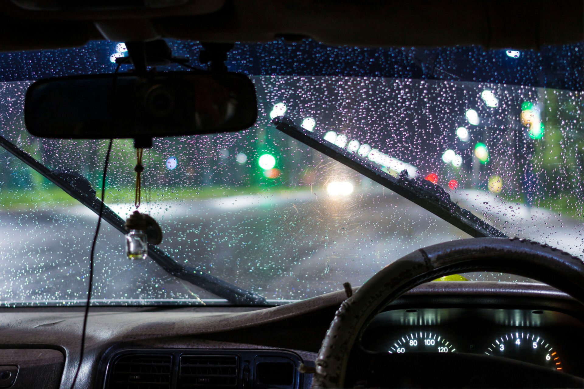 How to Change Windscreen Wipers: Step by Step Guide