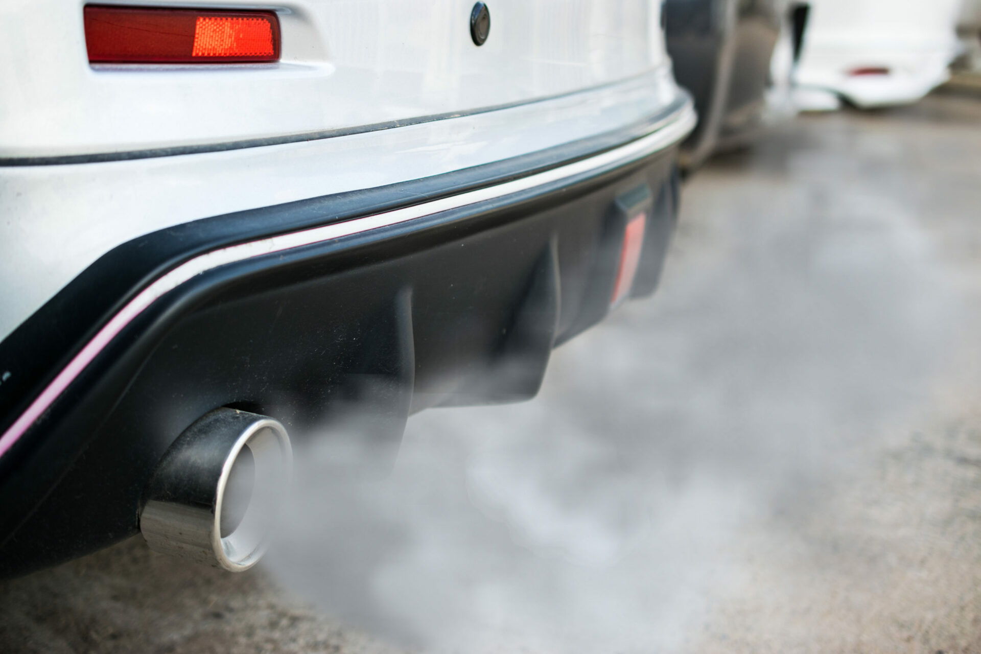 Black Smoke from Exhaust: What Different Colours Mean – Go Girl